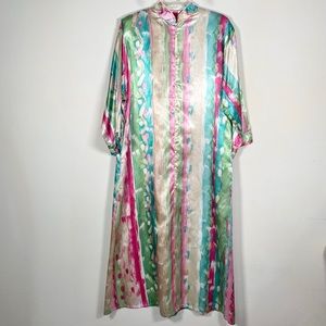 Carlton Hall Women’s NWT Size Small Brushstroke Striped Satin Partial Zip Robe